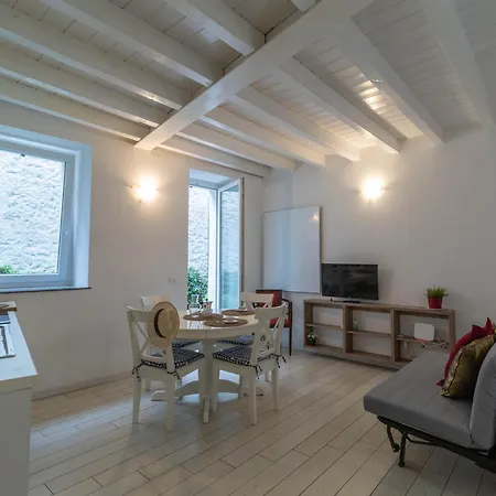Apartament Welcomely - Lario House A